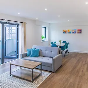 Apartment 2 Bed 2 Bath Near College, Beach, Hospital - Long Offers, Brighton